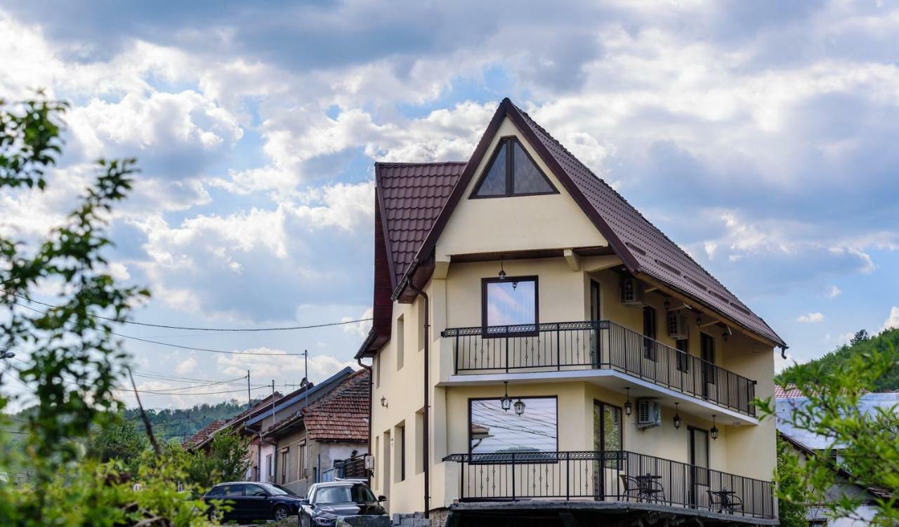 Casa Sky Lägenhet Orşova Exteriör bild